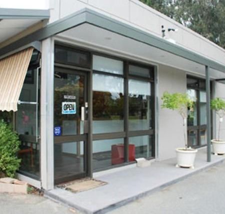 Red Cedars Motel Canberra Exteriör bild