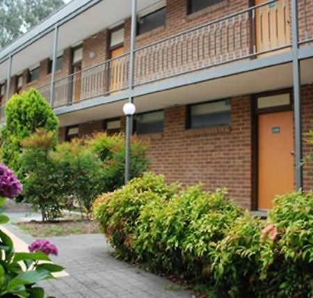 Red Cedars Motel Canberra Exteriör bild