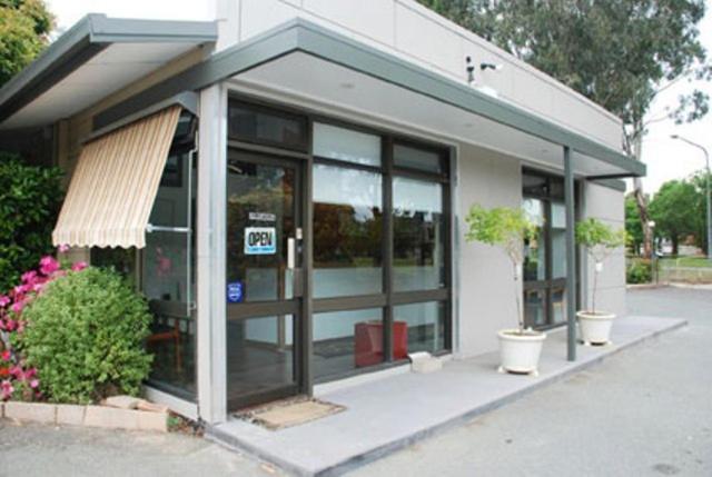 Red Cedars Motel Canberra Exteriör bild