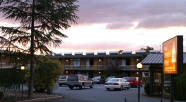 Red Cedars Motel Canberra Exteriör bild