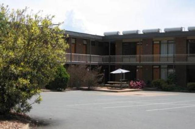 Red Cedars Motel Canberra Exteriör bild
